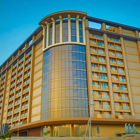 The Weekend Address Hotel Surate Exterior foto