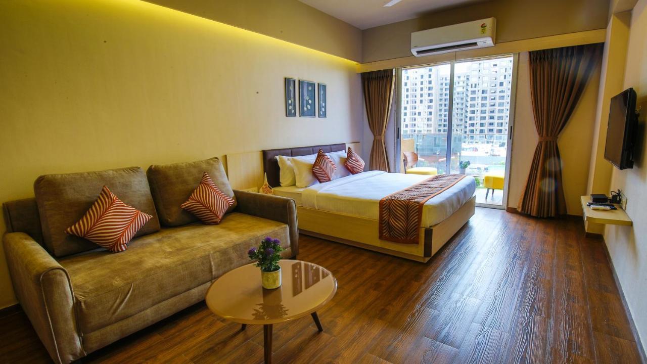 The Weekend Address Hotel Surate Exterior foto