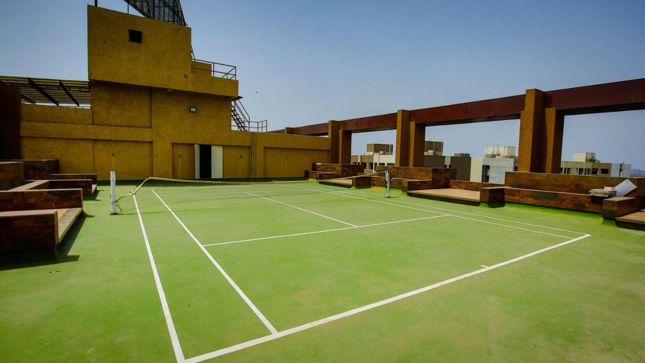The Weekend Address Hotel Surate Exterior foto