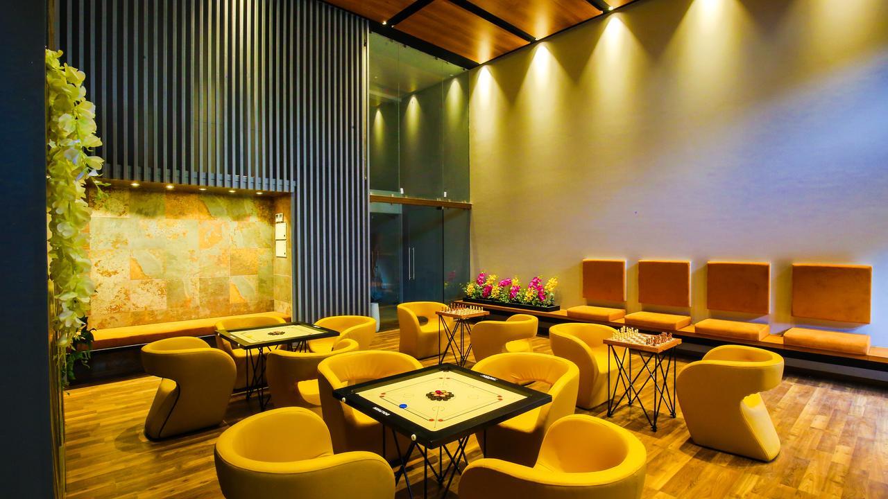 The Weekend Address Hotel Surate Exterior foto
