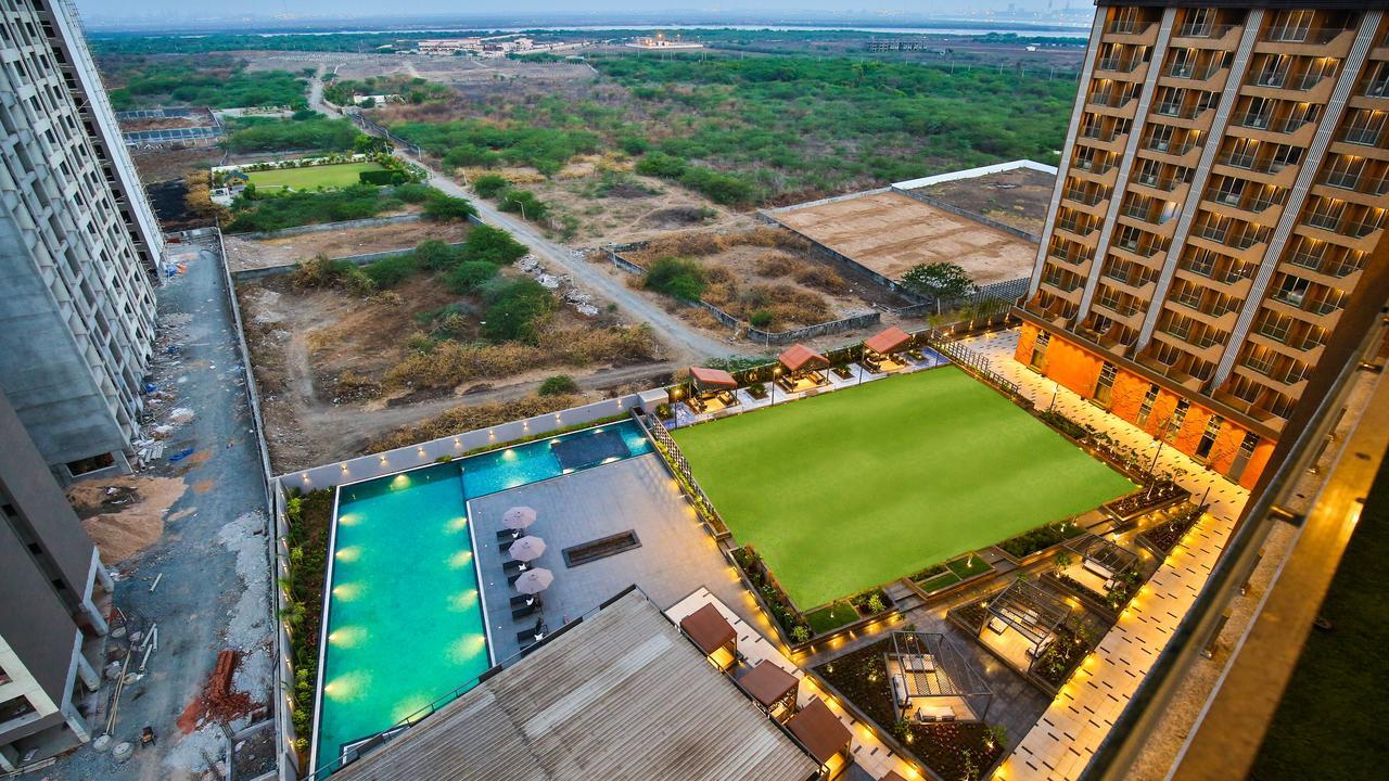 The Weekend Address Hotel Surate Exterior foto
