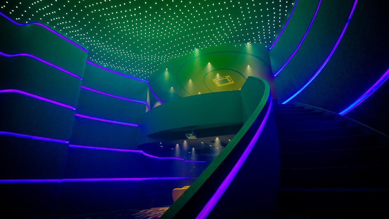 The Weekend Address Hotel Surate Exterior foto