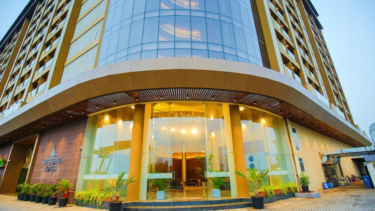 The Weekend Address Hotel Surate Exterior foto