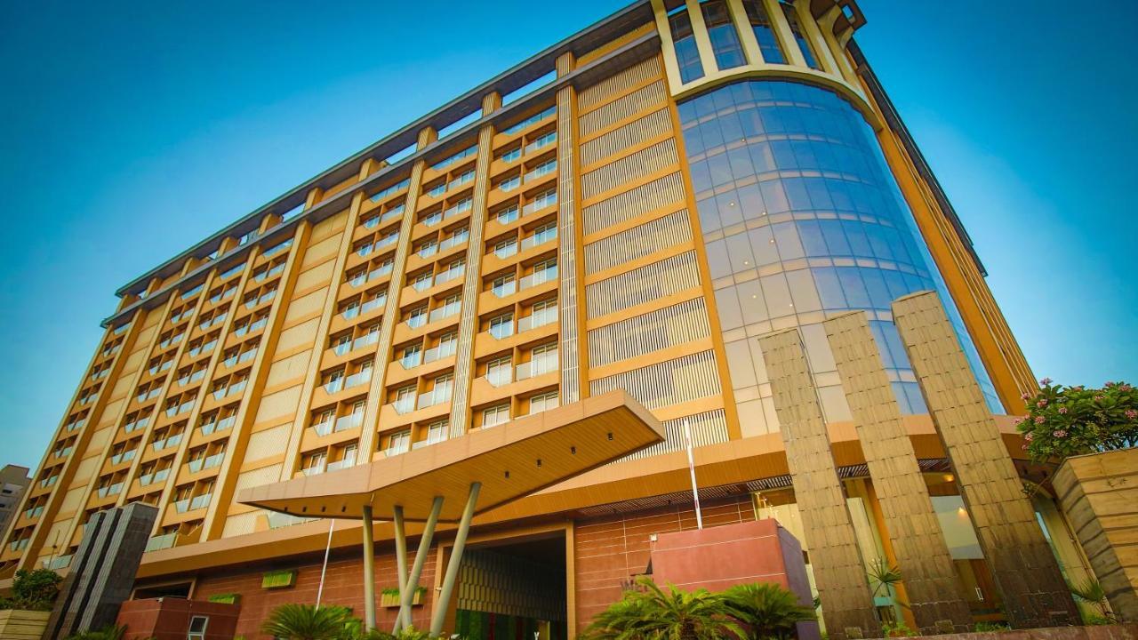 The Weekend Address Hotel Surate Exterior foto