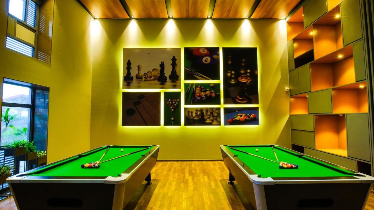 The Weekend Address Hotel Surate Exterior foto